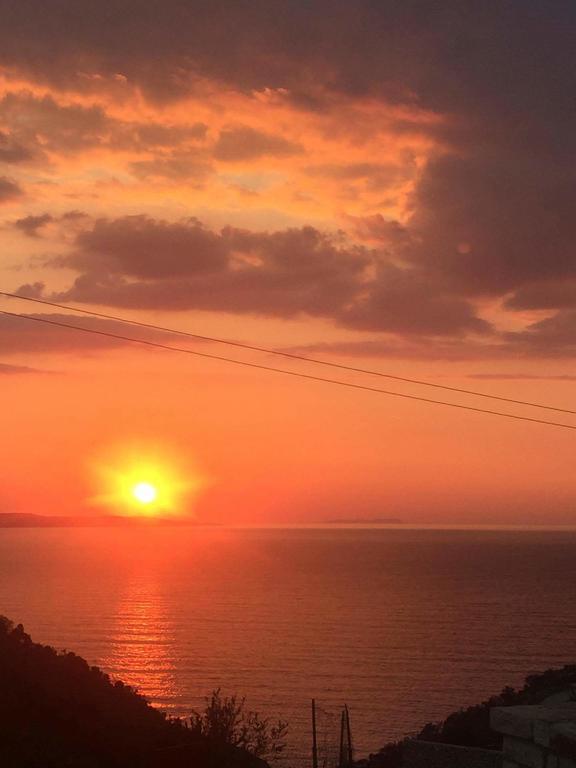 Sunset House Apartment Ksamil Bagian luar foto
